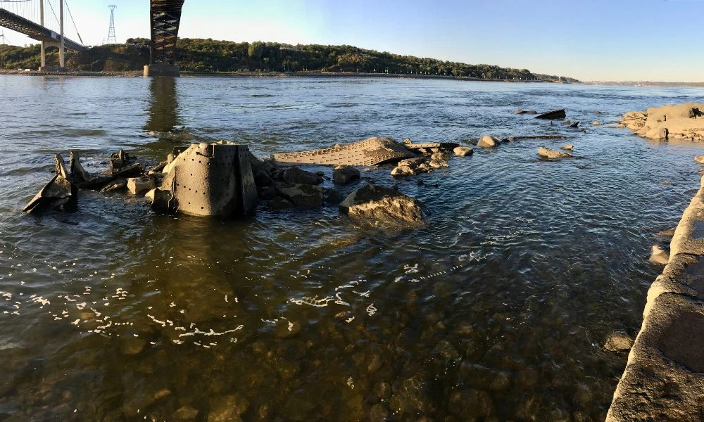Restos del puente de Quebec que aún se conservan.