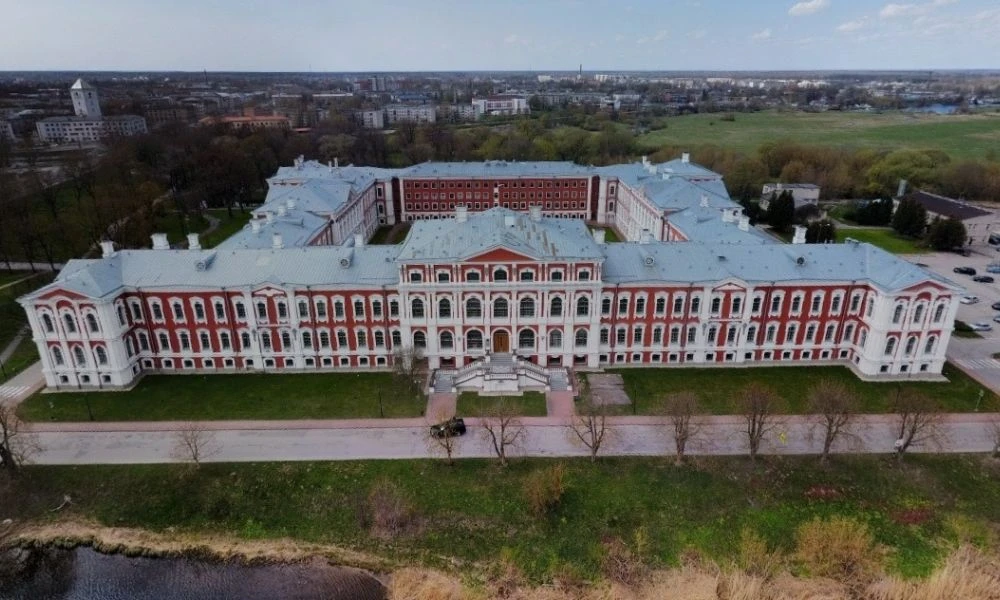Vista aérea del Palacio de Jelgava.