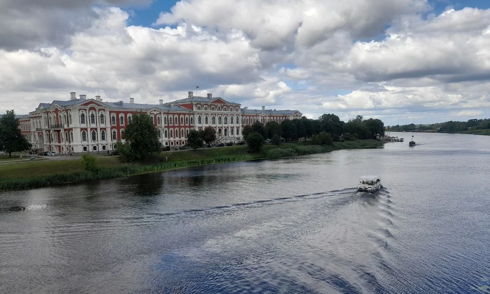 Vistas al Palacio de Jelgava.