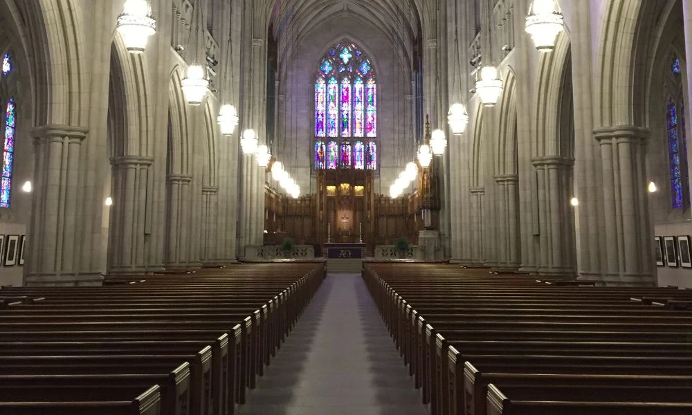 Interior de la capilla de la Universidad de Duke.