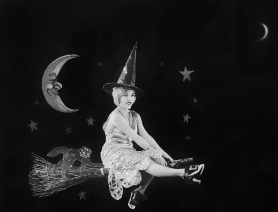 ¿Por qué las brujas vuelan en escobas?