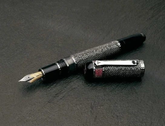 Tibaldi Fulgor Nocturnus: las características de la lapicera más cara de la historia