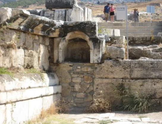 Plutonio de Hierápolis: la peligrosa “puerta al infierno” de Turquía que nadie debe atravesar
