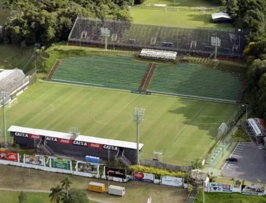 ¿Cuándo se inauguró el primer estadio ecológico de Brasil, para qué se utilizó en el Mundial de 2014 y por qué cerró en 2019?