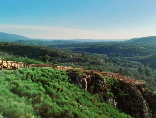 Sierra de Lousã, el pintoresco cordón montañoso de Portugal que alcanza los 30 kilómetros de longitud