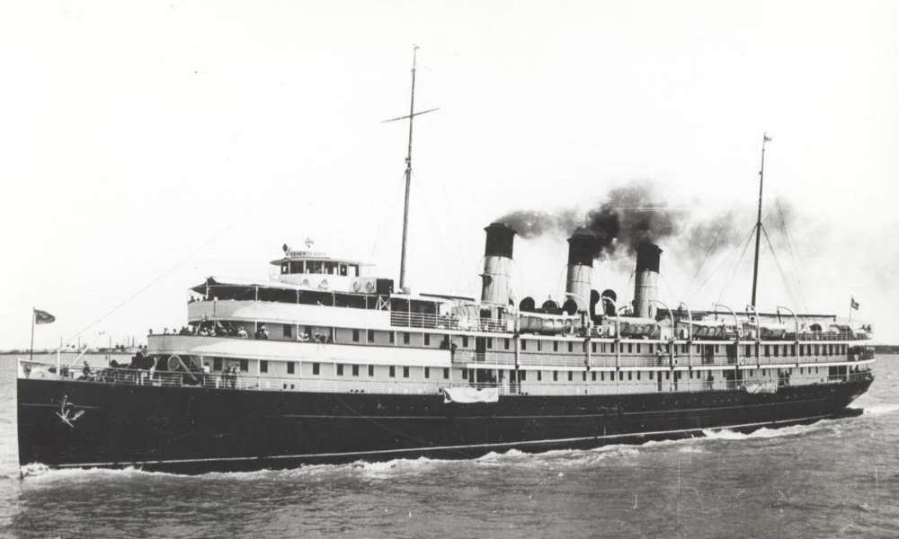 piroscafo, la palabra italiana que designa un barco a vapor y hoy se usa como sinónimo de "huir"