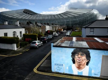 Irlanda: el sorprendente mural en honor a Maradona que recuerda su paso por esas tierras