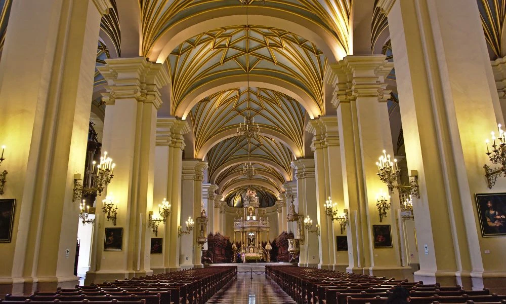 Interior de la Catedral de Lima.