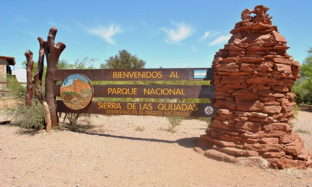Ingreso al parque nacional Sierra de las Quijadas.