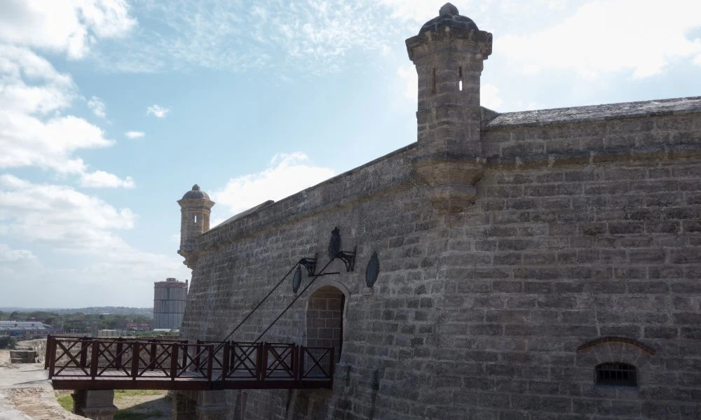 Ingreso al Castillo de Atarés.