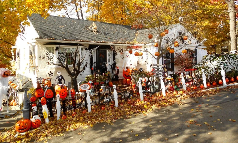 Casa decorada por Halloween.