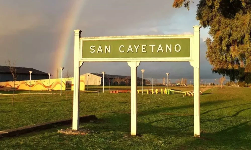 Cartel de Balneario San Cayetano.