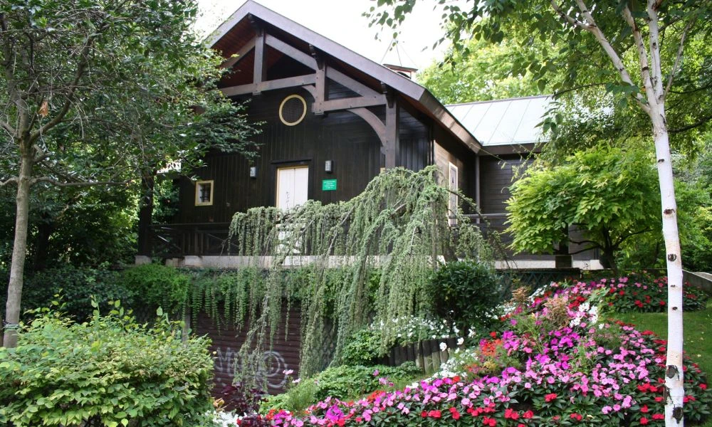 Construcción del Parque Monceau.