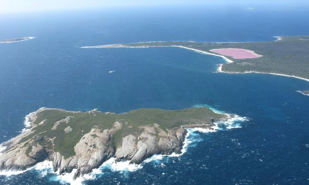 Vistas al Lago Hillier.