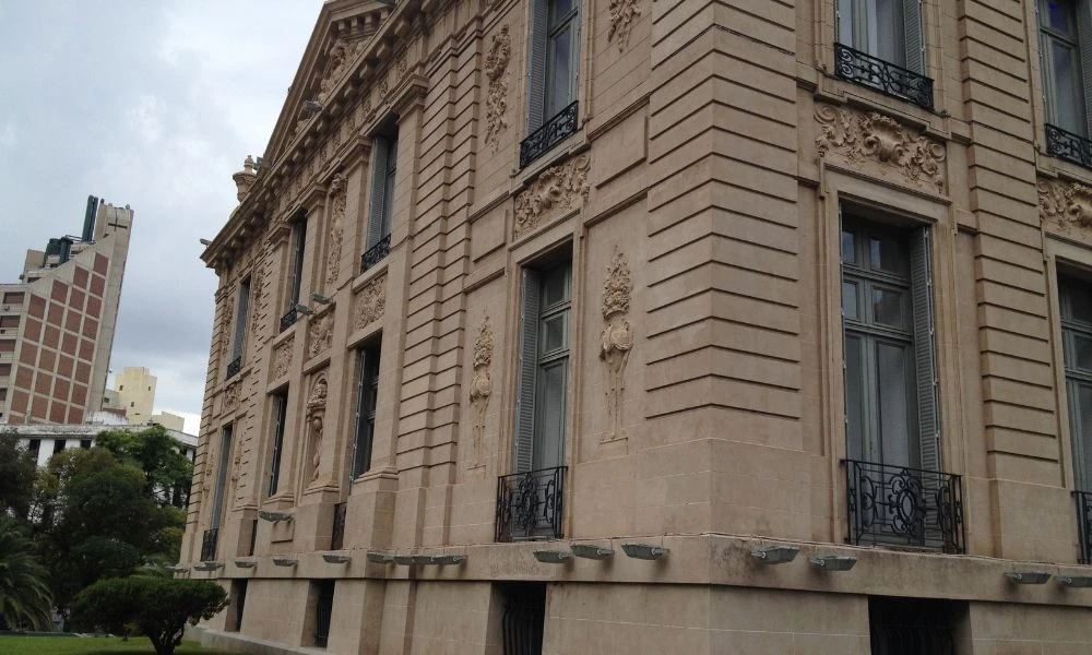 Fachada del Palacio Ferreyra.