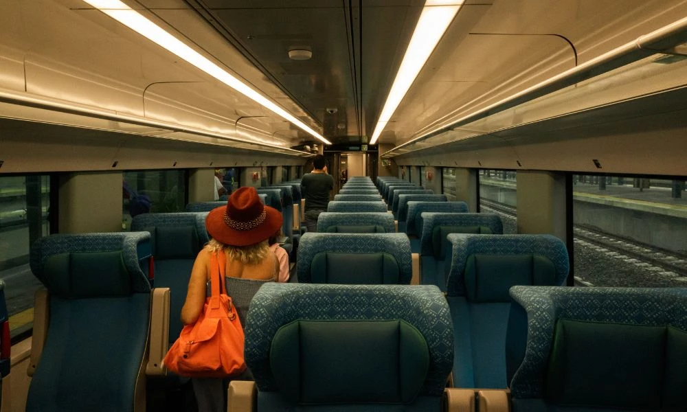 Interior de un vagón del Tren Maya.