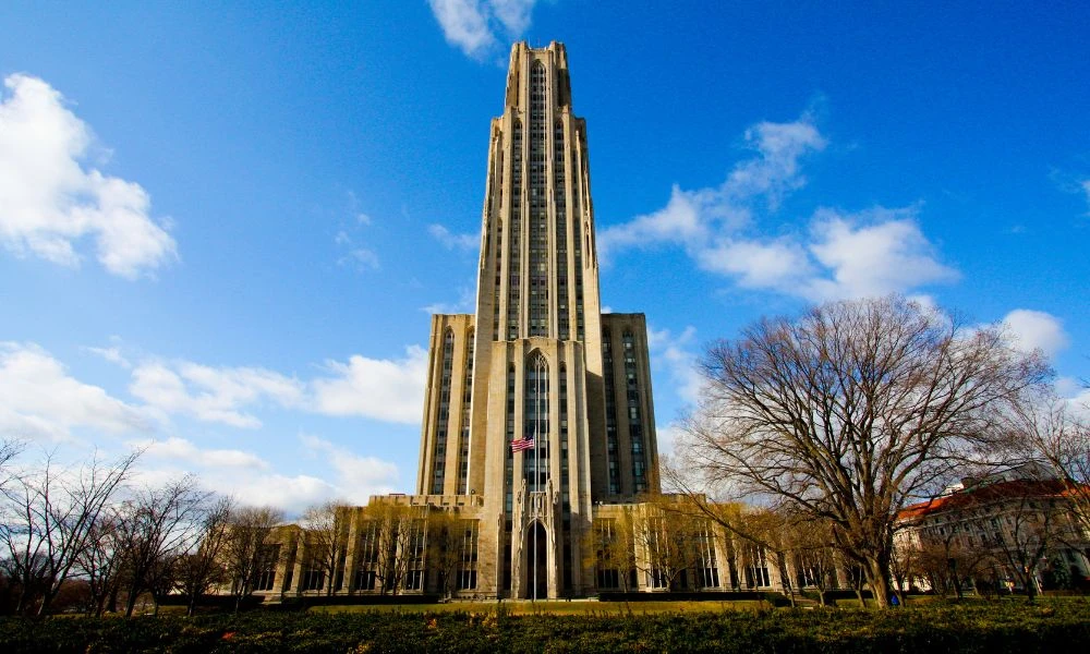 Fachada de la Catedral del Aprendizaje de Estados Unidos.