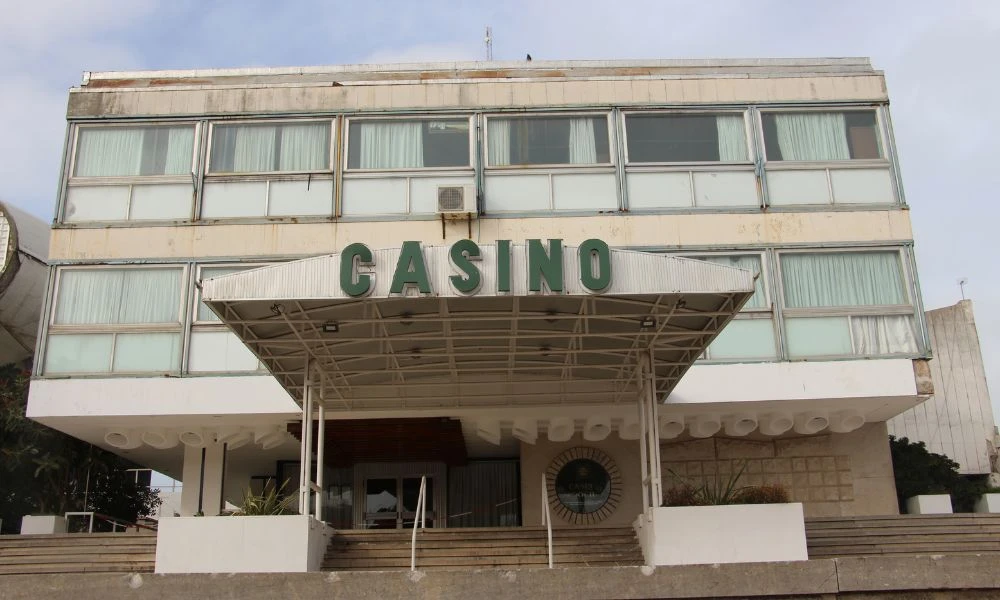 Fachada del Casino de Necochea.