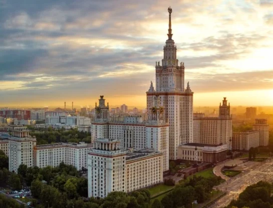 ¿Cuál es el edificio educativo más alto del mundo y en qué país está?