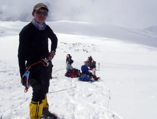 Lakpa Gelu: la curiosa historia del escalador nepalí que conquistó la cumbre del Monte Everest en menos de 11 horas