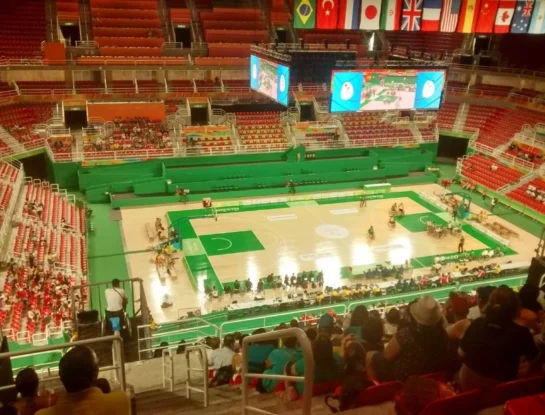 ¿En qué país se encuentra el estadio de básquet más grande de Sudamérica y cuál es su capacidad máxima?