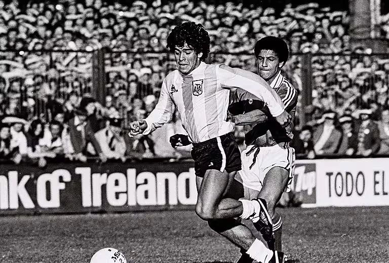 Irlanda: el sorprendente mural en honor a Maradona que recuerda su paso por esas tierras