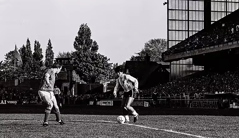 Irlanda: el sorprendente mural en honor a Maradona que recuerda su paso por esas tierras