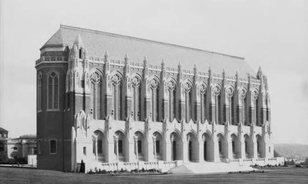 Foto antigua de la Biblioteca Suzzallo.
