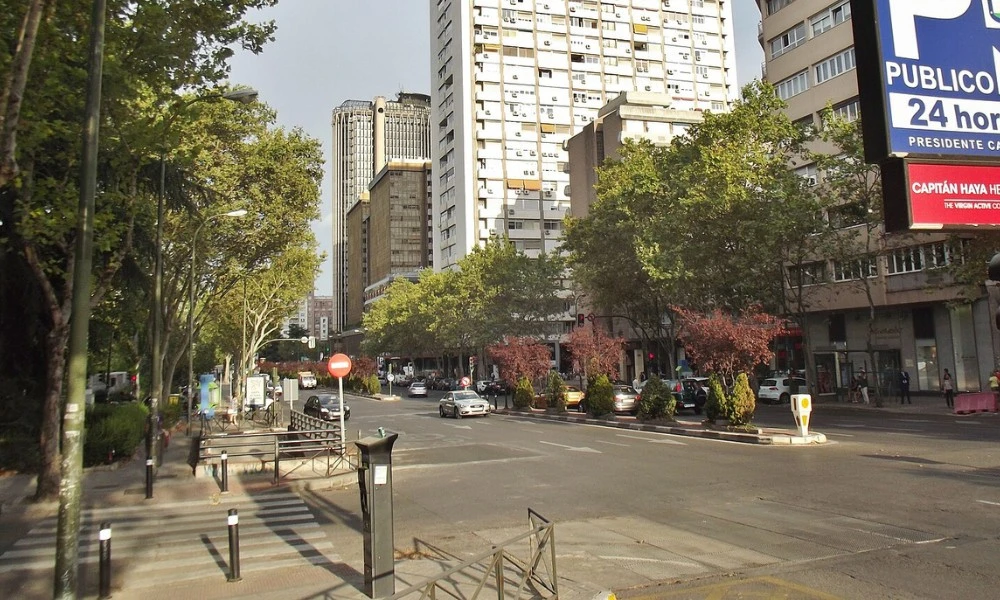 Avenida del General Perón: la curiosa calle que se encuentra en Madrid y que rinde homenaje al ex presidente argentino