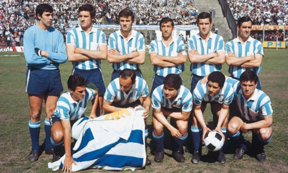 Batalla de Montevideo: el partido entre Racing y Celtic que dejó cinco expulsados y coronó a "la Academia"