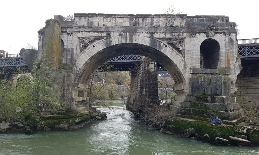 El Ponte Rotto en la actualidad.