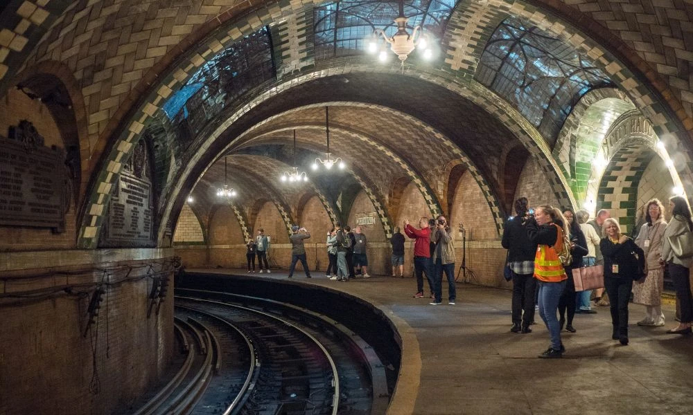 Turistas en City Hall.