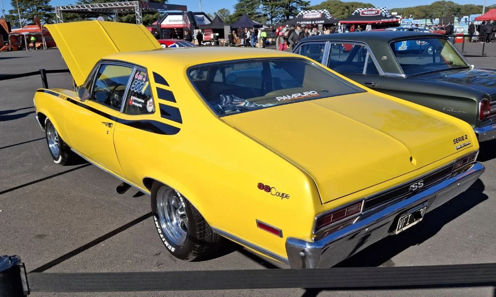 Modelo Serie 2 en amarillo.