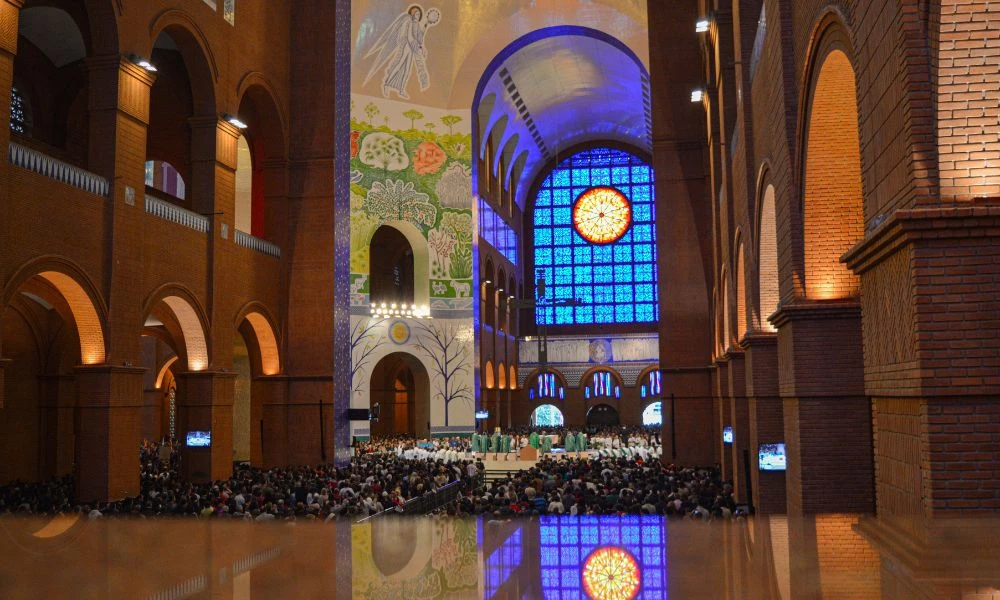 Interior de la  Basílica de Nuestra Señora Aparecida.