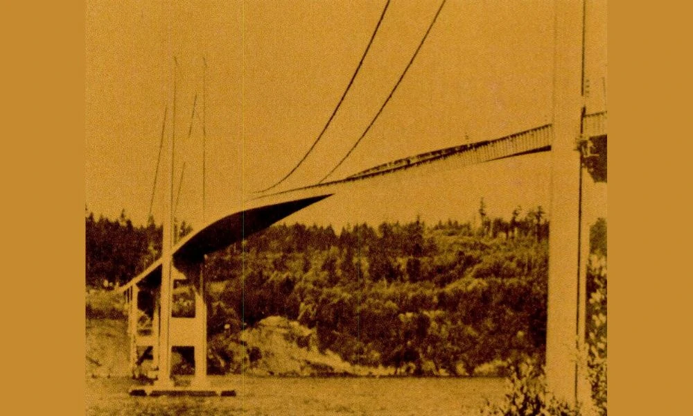 El Tacoma Narrows Bridge antes de colapsar.