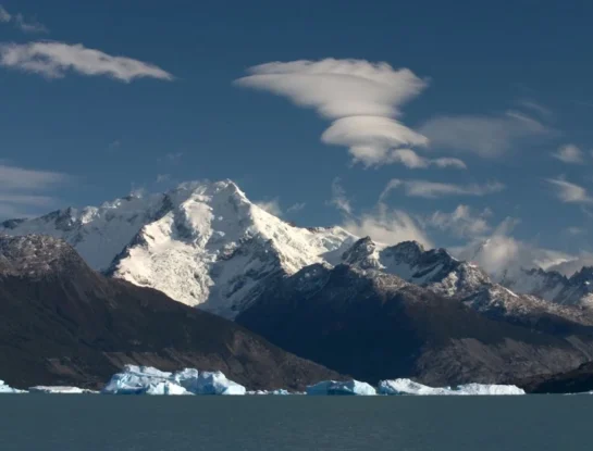 Lago Argentino: ¿Sabías que el espejo de agua más grande de la Patagonia es el origen de un color único?