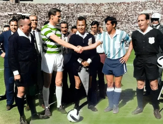 Batalla de Montevideo: el partido entre Racing y Celtic que dejó cinco expulsados y coronó a "la Academia"