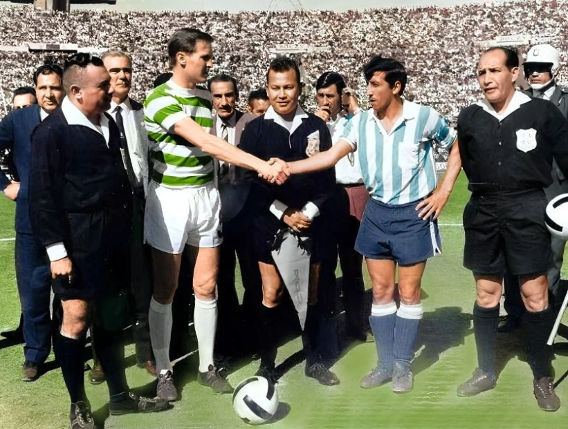 Batalla de Montevideo: el partido entre Racing y Celtic que dejó cinco expulsados y coronó a "la Academia"