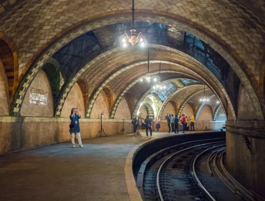 City Hall, la histórica estación de Nueva York que se convirtió en un punto turístico subterráneo