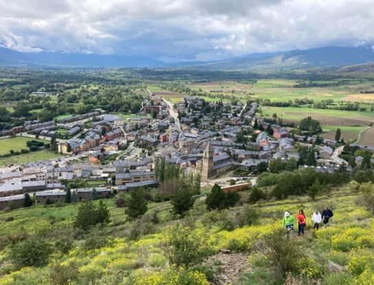 Llivia, el increíble pueblo de España que está totalmente rodeado por Francia