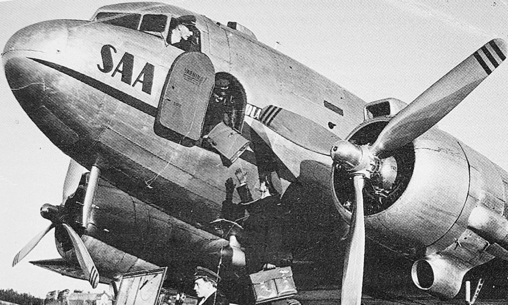 Foto antigua del avión.