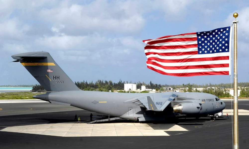Avión en el destino.