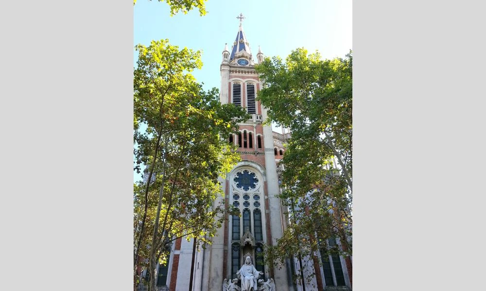 Fachada de la iglesia.