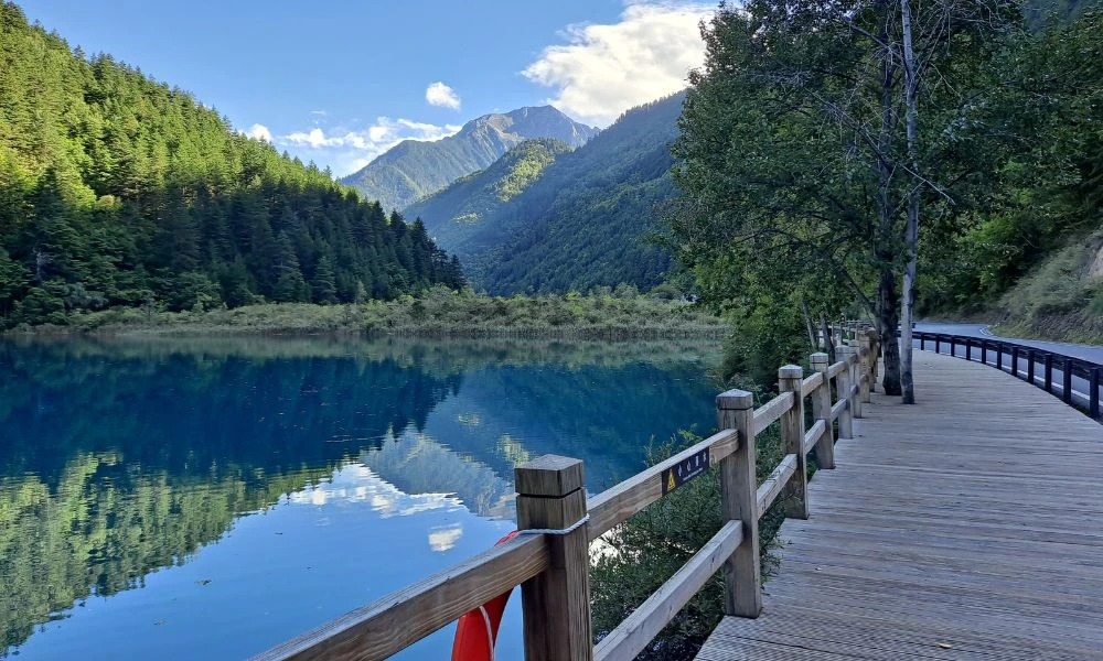 Pasarela en Jiuzhaigou.