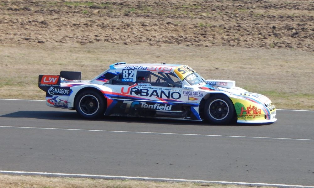 El Torino en competencia.