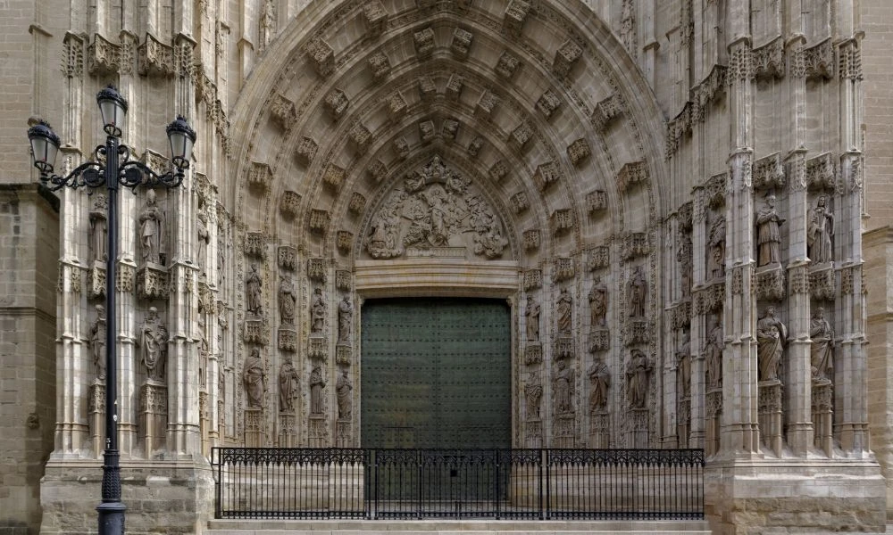 Entrada a la Catedral de Sevilla.