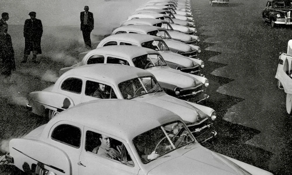 El auto Justicialista en grupo.