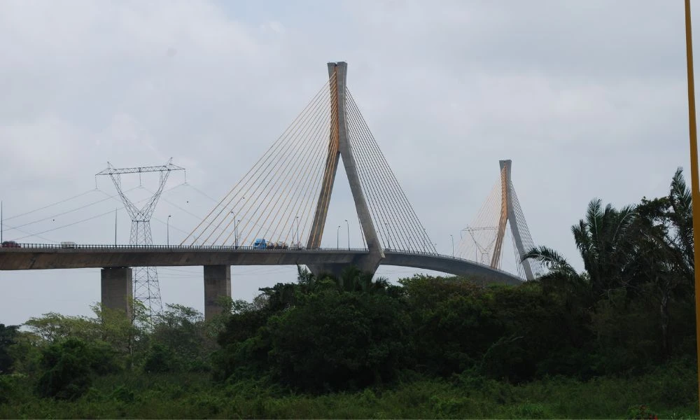 Transito en el Puente Ingeniero Antonio Dovalí Jaime.