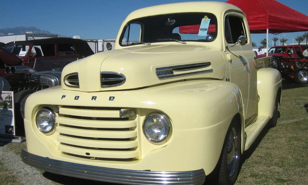 Ford F-100 y sus primera versión.