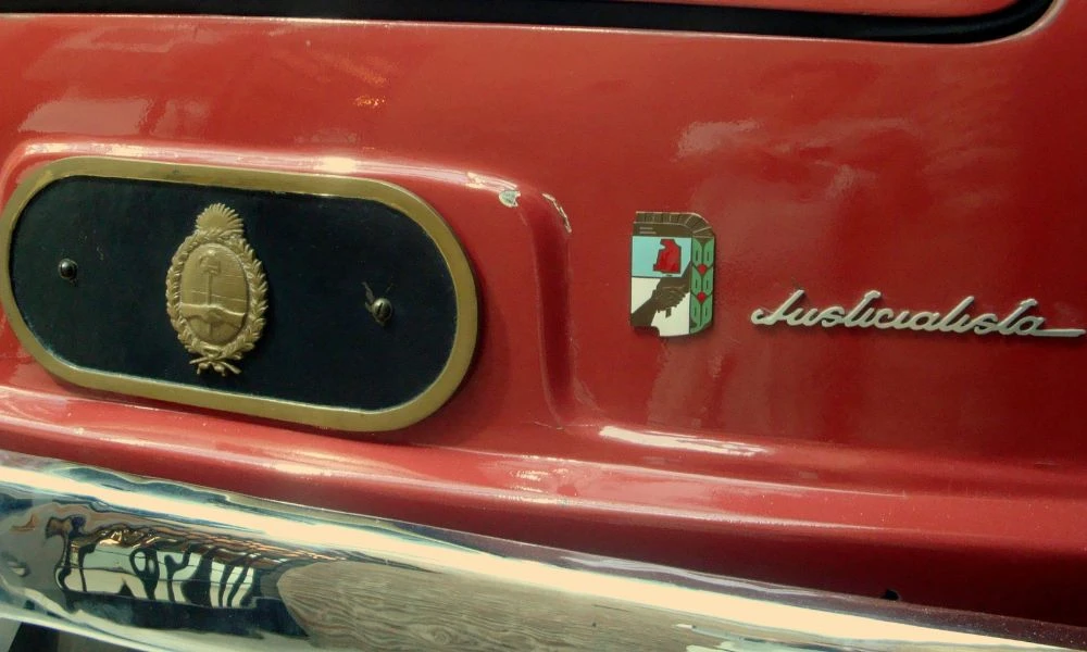 Detalles del auto Justicialista.